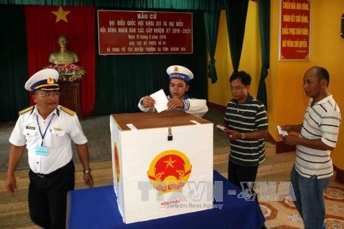Celebran elecciones con 7 días de anticipación en varias localidades vietnamitas - ảnh 1