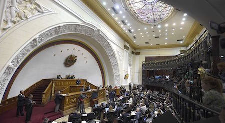 Parlamento venezolano rechaza el estado de excepción propuesto por Nicolás Maduro - ảnh 1
