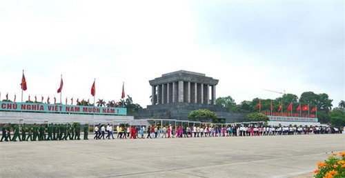 Conmemoración del aniversario 126 del natalicio de Ho Chi Minh en el país y exterior - ảnh 2