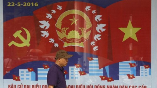 Medios extranjeros informan de las elecciones legislativas y locales en Vietnam - ảnh 1