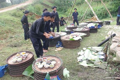 Etnia Ha Nhi pide abundantes cosechas en fiesta tradicional Khu Gia Gia - ảnh 1