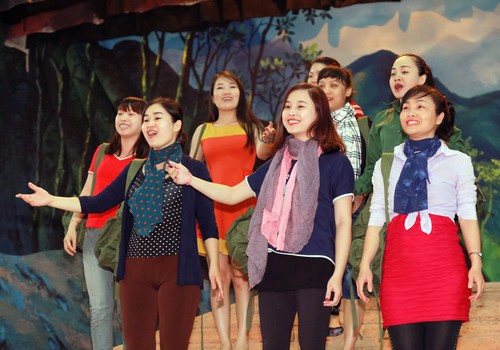 Obra teatral “Lá đỏ”, armonía de música académica y tradicional de Vietnam - ảnh 2