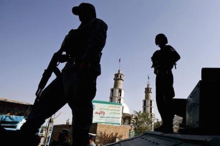 Tres muertos y 55 heridos por explosión en mezquita de Afganistán - ảnh 1