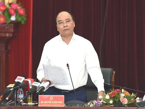 Premier vietnamita preside segunda jornada del tercer pleno del Partido Comunista  - ảnh 1