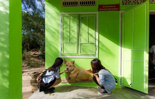 Primera aldea con pintura mural de Vietnam atrae a jóvenes - ảnh 3