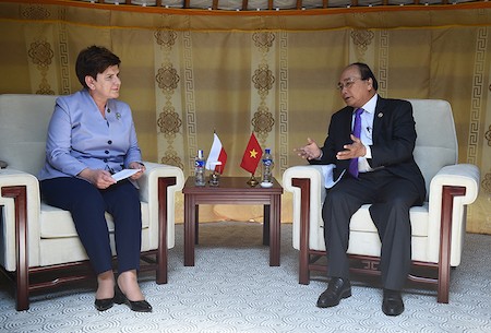 Premier vietnamita se reúne con líderes internacionales al margen de ASEM 11 - ảnh 2