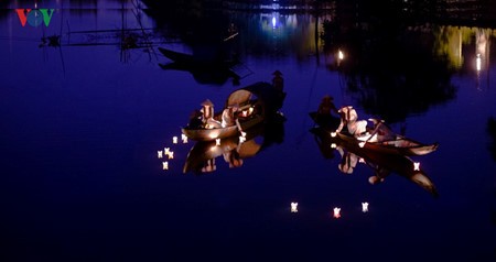 Belleza excepcional de la antigua capital Hue por la noche - ảnh 4