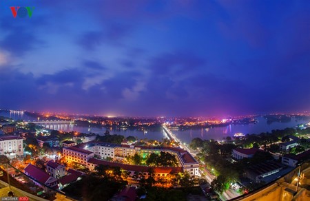Belleza excepcional de la antigua capital Hue por la noche - ảnh 7
