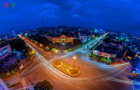 Belleza excepcional de la antigua capital Hue por la noche - ảnh 8