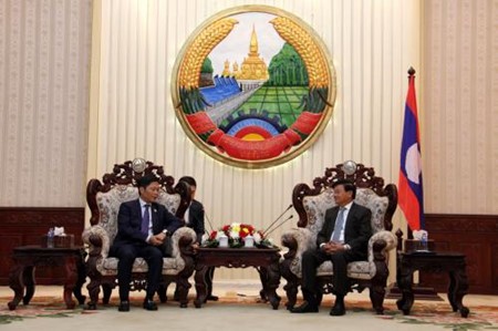 Premier laosiano acoge con beneplácito a las empresas vietnamitas  - ảnh 1