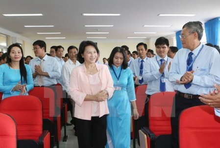 Presidenta del Parlamento vietnamita urge a elevar nivel de formación profesional - ảnh 1