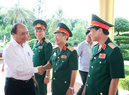 Primer ministro de Vietnam visita el Mando de la Zona Militar 4 - ảnh 1