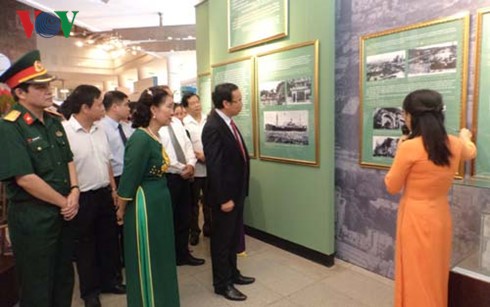 Inaugurada en Hanoi exposición sobre el presidente Ho Chi Minh y la amistad Vietnam-Francia - ảnh 1