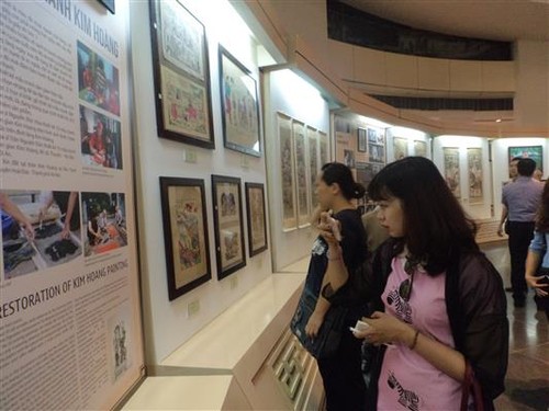 Conservan y promueven valores de pinturas folclóricas vietnamitas - ảnh 1