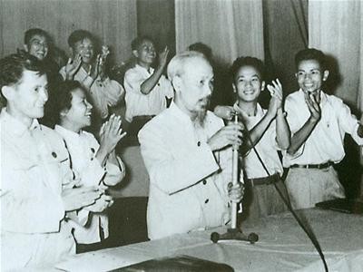 Unidad nacional: lección de la Revolución de Agosto para el actual desarrollo de Vietnam - ảnh 1