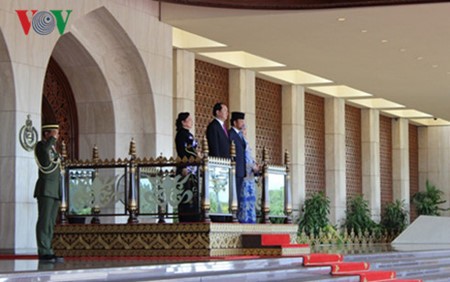 Presidente vietnamita se reúne con el sultán de Brunei - ảnh 1