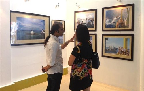 Reportera de la Voz de Vietnam abre exhibición de fotografías sobre Truong Sa - ảnh 1