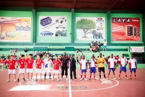 Actividad deportiva de amistad en Mozambique saluda Día Nacional de Vietnam - ảnh 1