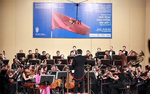 Público hanoyense disfruta de obras maestras nacionales e internacionales - ảnh 1
