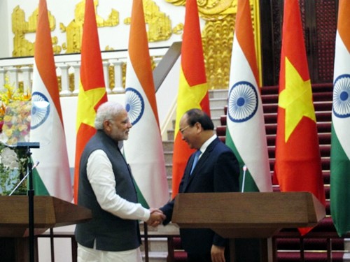 Vietnam e India acuerdan elevar relaciones de asociación estratégica al nivel integral - ảnh 1