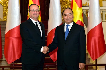 Primer ministro vietnamita recibe al presidente francés - ảnh 1