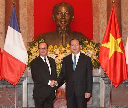 Presidente francés finaliza su visita a Vietnam  - ảnh 1