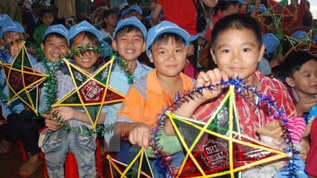 Vietnam presta apoyo especial a los niños de provincias centrales - ảnh 1