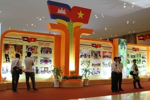 Inaugurada en capital camboyana Feria Comercial de Vietnam 2016 - ảnh 1
