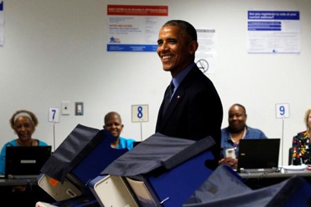 Barack Obama vota por anticipado en las elecciones presidenciales de Estados Unidos  - ảnh 1