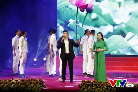Gala en honor a los hombres de negocios vietnamitas sobresalientes de 2016  - ảnh 9