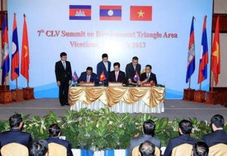 Impulsan cooperación económica Vietnam-Laos-Camboya hasta 2030 - ảnh 1