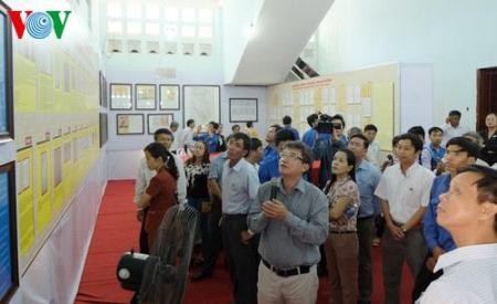 Celebran exhibición sobre mapas y documentos referidos a la soberanía marítima de Vietnam - ảnh 1