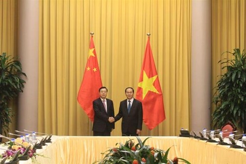 Dirigentes vietnamitas reciben al líder parlamentario de China  - ảnh 2