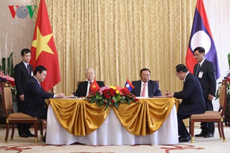 Vietnam y Laos estrechan relaciones multifacéticas especiales  - ảnh 1