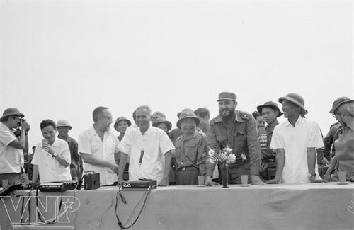 Imágenes de Fidel en Vietnam en tiempos de guerra - ảnh 2
