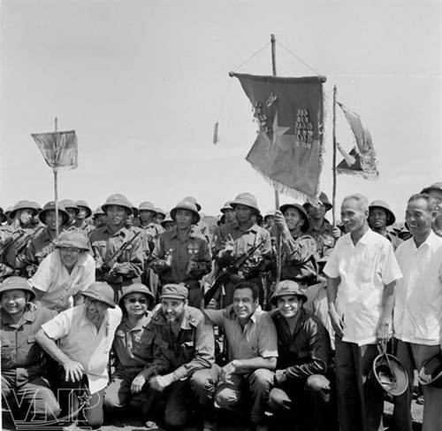 Imágenes de Fidel en Vietnam en tiempos de guerra - ảnh 4