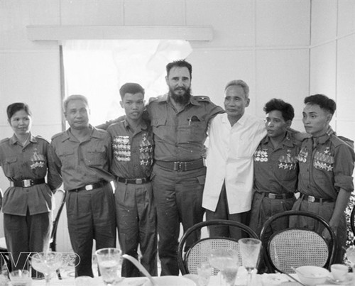 Imágenes de Fidel en Vietnam en tiempos de guerra - ảnh 6