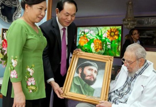 Delegación vietnamita, primera en acudir a los funerales de líder cubano Fidel Castro Ruz  - ảnh 2