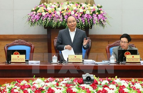 Gobierno de Vietnam debate pautas para desarrollo socioeconómico en 2017 - ảnh 1