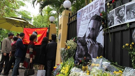 Vietnam en día de duelo nacional en homenaje al líder cubano, Fidel Castro - ảnh 1