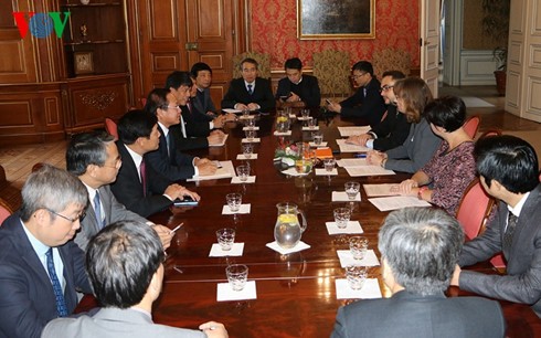 Vietnam y República Checa intensifican cooperación en tecnología informática y telecomunicaciones  - ảnh 1