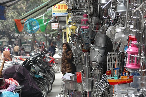 Recorridos gratuitos por calles de oficios tradicionales en Hanoi - ảnh 3