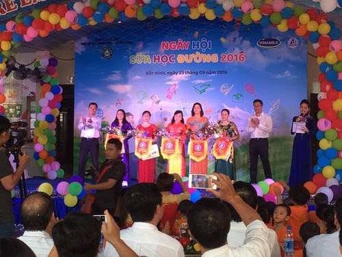 Programa “Leche escolar” ayuda a elevar estatura media de niños en Bac Ninh - ảnh 2