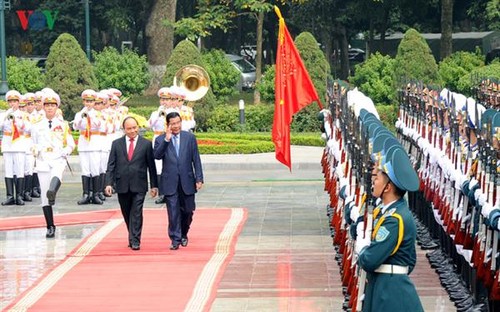 Ratifican dirigentes de Vietnam y Camboya voluntad de reforzar relaciones binacionales - ảnh 1