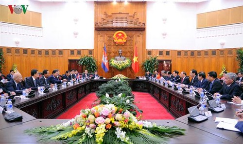 Ratifican dirigentes de Vietnam y Camboya voluntad de reforzar relaciones binacionales - ảnh 2