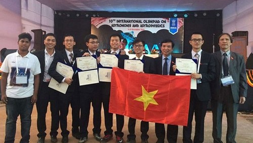 Vietnam logra encomiable resultado en Olimpiada de Astronomía en India - ảnh 1