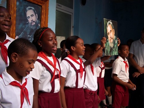 Continúa el tributo a Fidel, a un mes de su desaparición física - ảnh 4