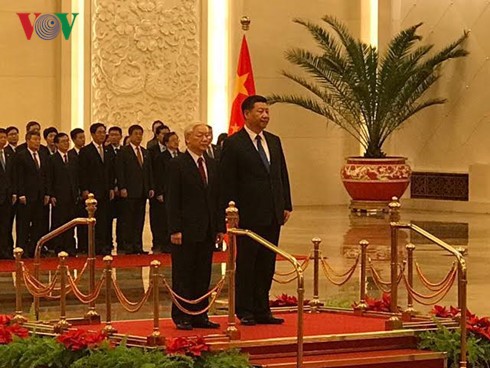 Acuerdan líderes de Vietnam y China medidas para fortalecer relaciones - ảnh 1