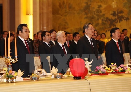 Prosiguen actividades del líder político vietnamita en China - ảnh 1