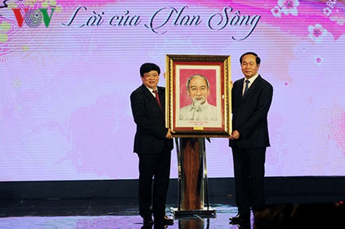 Voz de Vietnam conmemora recitado poético del Tet de Ho Chi Minh en onda radial nacional - ảnh 1